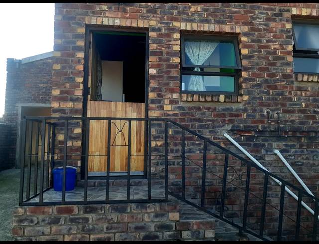 3 BEDROOM FREEHOLD FOR SALE IN TIRYVILLE